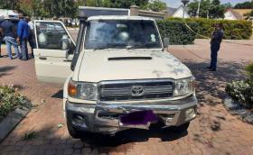 Шофьор на Toyota Land Cruiser инкасо маневрира под обстрел. Видео