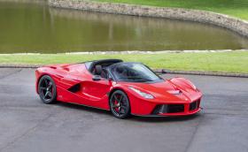 Знаменитости продават своите Ferrari-та (Галерия)