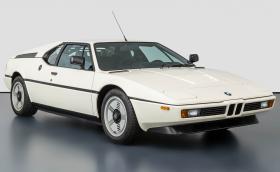 Това BMW M1 е на само 2700 км и се продава за…798 900 евро!