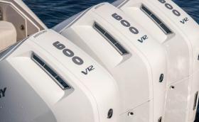 Mercury Verado V12 е първият извънборден V12 мотор за лодки. Мощен е 600 коня