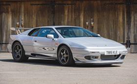 Ричард Хамънд продаде този 1999 Lotus Esprit Sport 350 и още возила за 250 хил. паунда