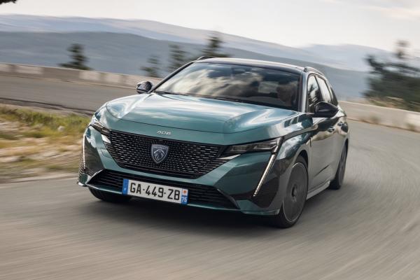 Новото Peugeot 308 стана компактна кола на годината в Германия. А ние я снимахме във Франция. Видео!
