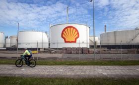 Shell спира да купува руски петрол, изтегля се от Русия