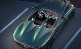 Aston Martin DBR22 е 12-цилиндрово аналогово бижу в епохата на смартфоните на колела