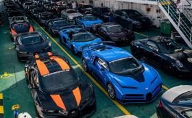 Това е ферибот, пълен с Bugatti-та!