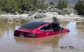 Вижте как Tesla в режим “автопилот” се хваща в капана на аквапланинга (Видео)