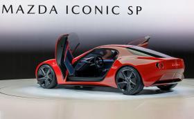 Mazda връща в играта ванкеловия двигател с Iconic SP