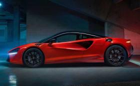 McLaren смята, че батериите все още не струват 