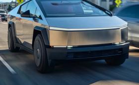 Това са най-добрите снимки на Tesla Cybertruck досега