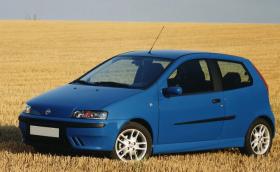 Fiat Punto: Новогодишна градска пиратка от края на 90-те