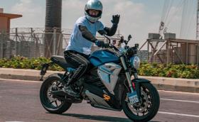 Египтянин счупи рекорда за най-дълго пътуване с електрически мотоциклет