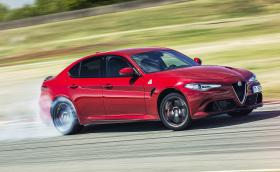 Alfa Romeo Giulia QV: Звяр от умиращата епоха