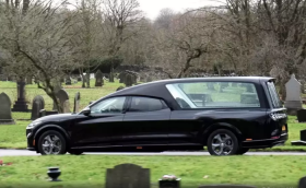 Това е катафалка Mustang Mach-e