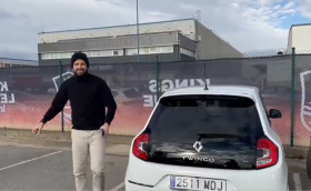 Защо Жерар Пике се появи на тренировка с Twingo?