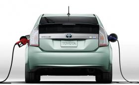 За горивото, тока и жиците: от Prius до Lucid