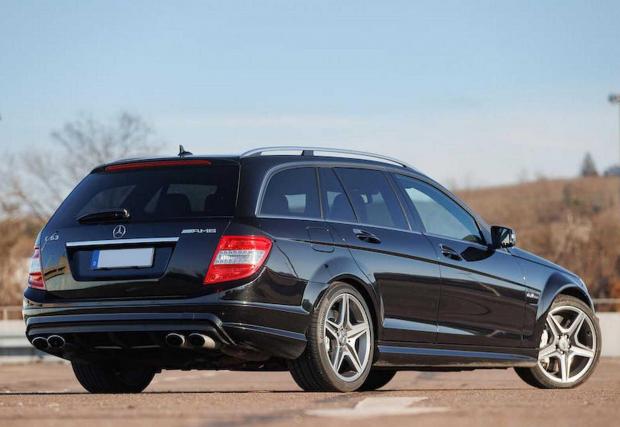 Галерия от 8 снимки с Mercedes-Benz C63 AMG T-Model