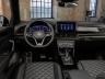 6. Сензорните екрани реагират бързо и са преработени за новия T-Roc. Стандартният е доста малък – 6,5-инчов, но по-високите версии идват с 8 и дори 9,2-инчов екран.