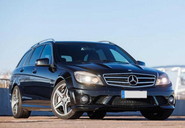 Галерия от 8 снимки с Mercedes-Benz C63 AMG T-Model