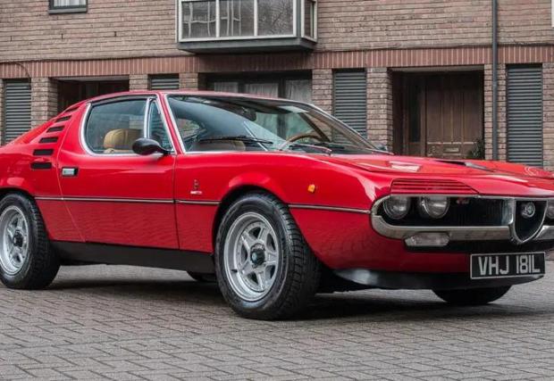 Alfa Romeo Montreal