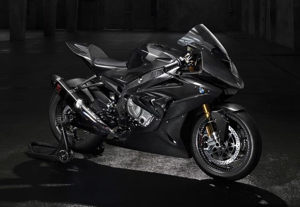 Карбонов до мозъка на костите си: BMW HP4 Race и какво печели един мотор с въглерода. Галерия и видео