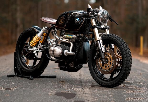 BMW R100 RT кръстено „Черният жребец“ #28. Дело е на National Custom Tech и по-модерно отколкото си мислите. Галерия