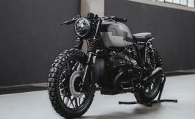 1979 BMW R 100/7 ‘Scrambler’ е прекрасен байк, който се пали с телефон