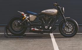Запознаваме ви с Eleanor, която не е Mustang GT500, a 2009 Harley-Davidson 2009 FXD Dyna Super Glide