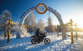 Този мъж пресича Сибир с мотоциклет. Кара по 1000 км на ден при -60°