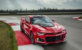 Chevy Camaro ZL1 идва с гръм и трясък, с 10-степенна трансмисия и 650 коня