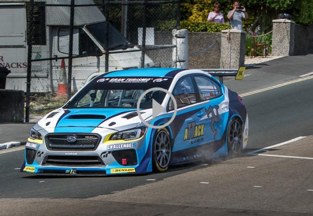 Subaru WRX STI с 600 коня и друга машина зад волана - Марк Хигинс. Счупиха рекорда за обиколка на о-в Ман. Видео